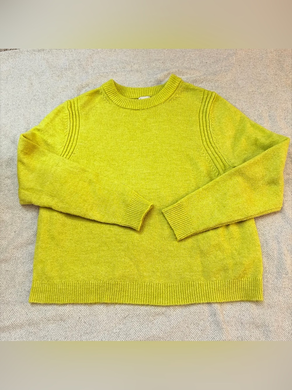 A New Day Women's Crewneck Pullover Sweater Size Medium Neon Lime Green/ Yellow